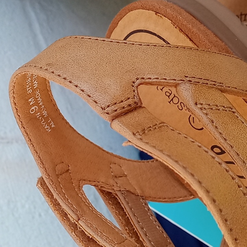 Baretraps Kaylyn Auburn size 9 M Gladiator Sandals - Picture 4 of 7